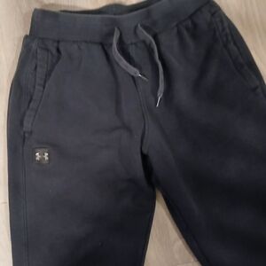 Under Armour Size Medium Black Ladies Joggers with Logo